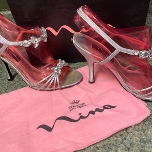 NEW NINA NEW YORK CARA Size 8 SILVER EVENING SANDALS JEWELS HEELS SHOES STRAPPY